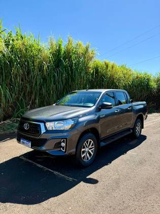 TOYOTA HILUX 2.8 SR 4X4 CD 16V DIESEL 4P AUTOMÁTICO TOYOTA HILUX 2.8 SR 4X4 CD 16V DIESEL 4P AUTOMÁTICO